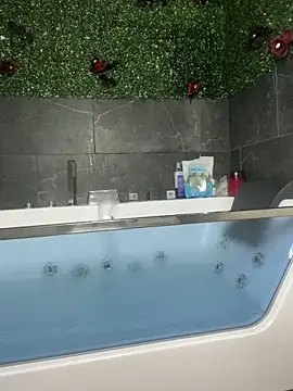 Snapshot of Luluof chatting on 02/11/25, 05:47 Luluof online show from 02/11/25, 05:47