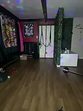 Snapshot of Luluof chatting on 03/17/25, 09:22 Luluof online show from 03/17/25, 09:22