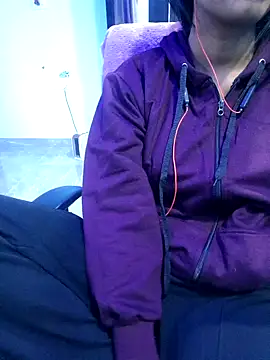 Snapshot of royaldoll-143 chatting on 01/09/25, 03:23 royaldoll-143 online show from 01/09/25, 03:23