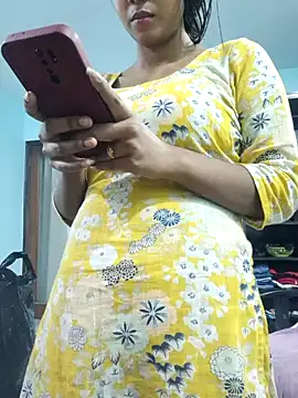 Snapshot of royaldoll-143 chatting on 01/12/25, 05:01 royaldoll-143 online show from 01/12/25, 05:01