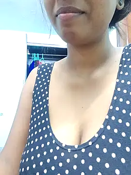 Snapshot of royaldoll-143 chatting on 01/21/25, 08:21 royaldoll-143 online show from 01/21/25, 08:21