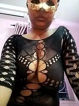 Snapshot of royaldoll-143 chatting on 10/27/25, 05:06 royaldoll-143 online show from 10/27/25, 05:06