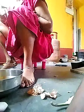 Snapshot of royaldoll-143 chatting on 11/05/25, 05:18 royaldoll-143 online show from 11/05/25, 05:18