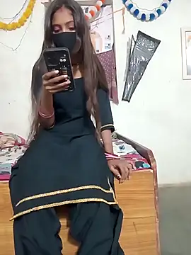 Snapshot of Lily_Baby_ chatting on 11/29/25, 01:03 Lily Baby online show from 11/29/25, 01:03