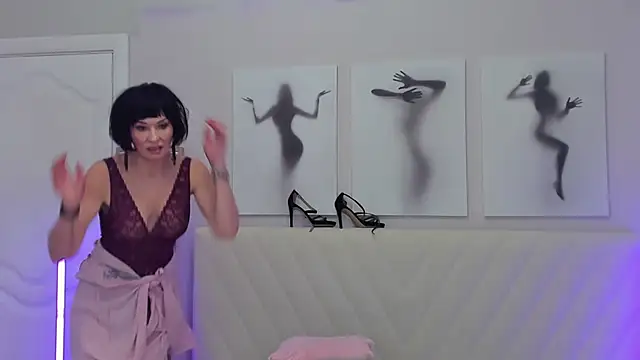 Snapshot of LikaKlint chatting on 02/04/25, 02:39 LikaKlint online show from 02/04/25, 02:39