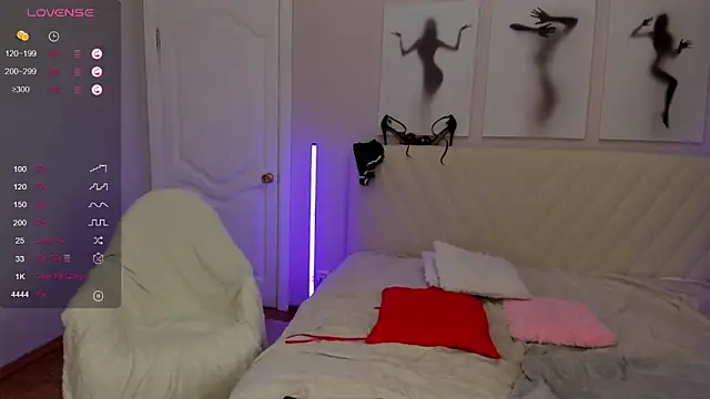 Snapshot of LikaKlint chatting on 02/18/25, 12:17 LikaKlint online show from 02/18/25, 12:17