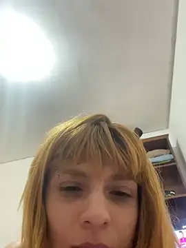 Snapshot of spacegirlll chatting on 12/16/25, 12:04 spacegirlll online show from 12/16/25, 12:04