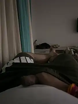 Snapshot of Your_daddy_544 chatting on 10/10/25, 04:17 Your daddy 544 online show from 10/10/25, 04:17