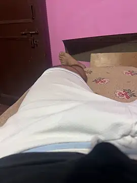 Snapshot of Your_daddy_544 chatting on 10/26/25, 02:34 Your daddy 544 online show from 10/26/25, 02:34