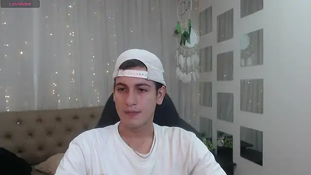 Snapshot of Cerokershelby chatting on 12/17/24, 05:29 Cerokershelby online show from 12/17/24, 05:29