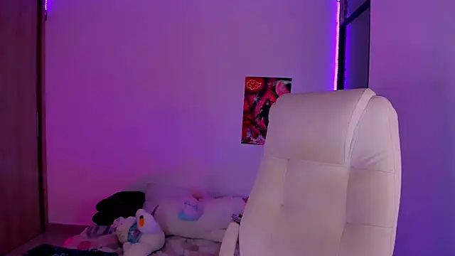 Snapshot of Cheelsea_ chatting on 02/22/25, 04:40 Cheelsea  online show from 02/22/25, 04:40