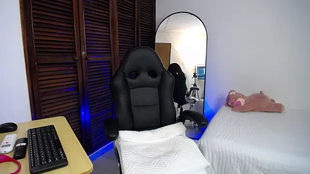 Snapshot of karoll_marquez chatting on 01/17/25, 08:44 karoll marquez online show from 01/17/25, 08:44