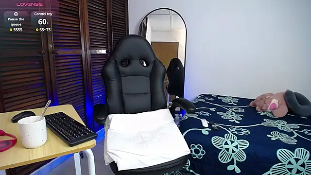 Snapshot of karoll_marquez chatting on 03/01/25, 04:33 karoll marquez online show from 03/01/25, 04:33