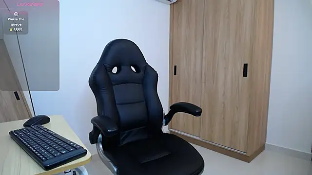 Snapshot of karoll_marquez chatting on 11/06/25, 11:15 karoll marquez online show from 11/06/25, 11:15