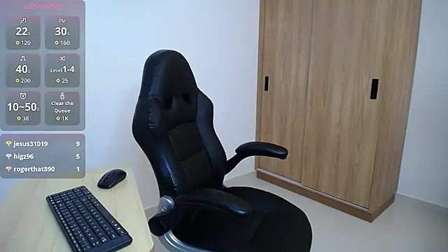 Snapshot of karoll_marquez chatting on 11/15/25, 01:58 karoll marquez online show from 11/15/25, 01:58