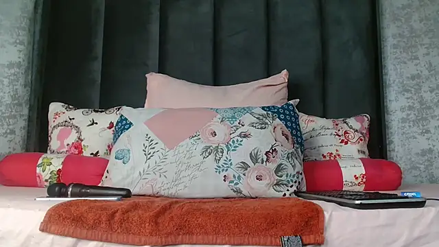 Snapshot of Lucy_Blacksilk chatting on 11/19/25, 09:15 Lucy Blacksilk online show from 11/19/25, 09:15