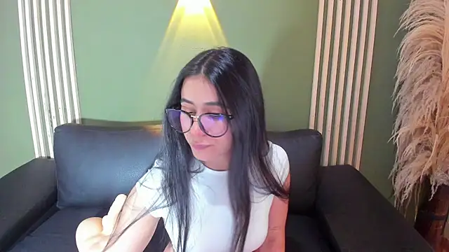 ChloeTurner  online show from 11/12/25, 08:30