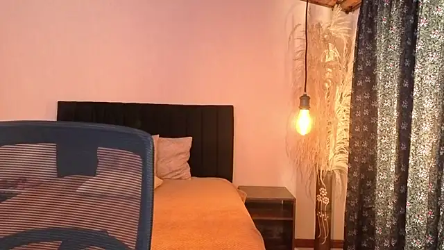 ChloeTurner  online show from 04/03/26, 01:09