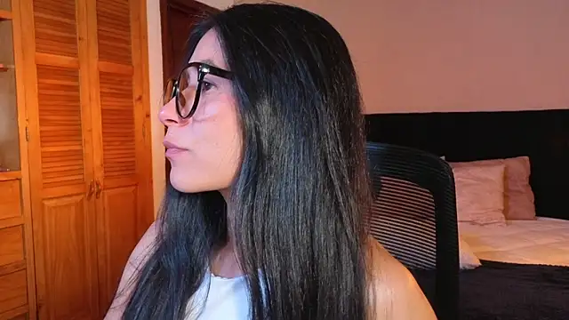 ChloeTurner  online show from 04/13/26, 08:03