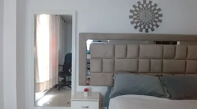 zoecruzz online show from 01/14/25, 05:12