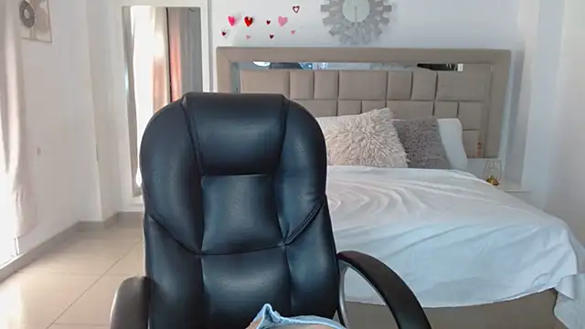 zoecruzz online show from 09/12/25, 02:39