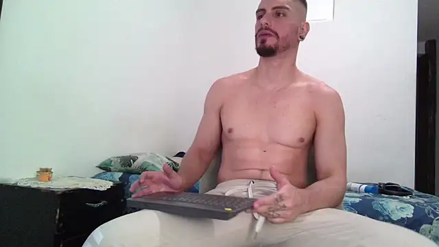 Aaron kwok28 online show from 12/06/24, 12:34