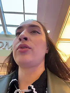 Holly Play online show from 10/28/25, 09:13