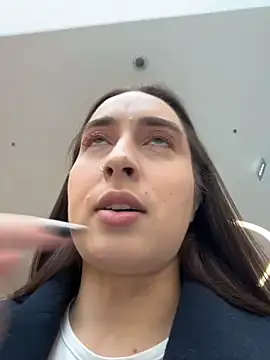 Holly Play online show from 11/11/25, 09:09