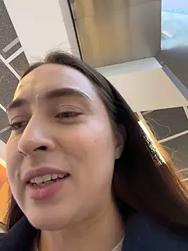 Holly Play online show from 11/24/25, 12:05