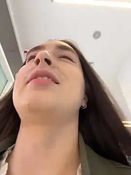 Holly Play online show from 04/04/26, 12:02