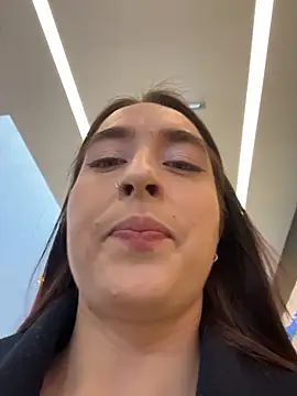 Holly Play online show from 04/05/26, 01:19