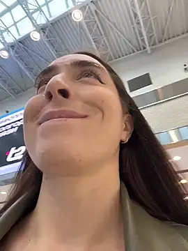 Holly Play online show from 04/14/26, 12:00