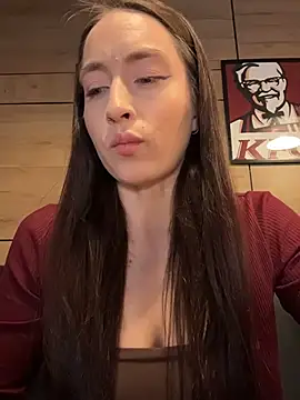 Holly Play online show from 05/15/26, 07:59