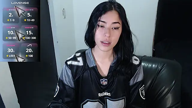 Snapshot of LESLIEBLACK_ chatting on 01/31/25, 11:24 LESLIEBLACK online show from 01/31/25, 11:24