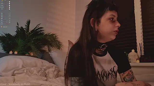 MichaellaMoon online show from 10/30/25, 05:24