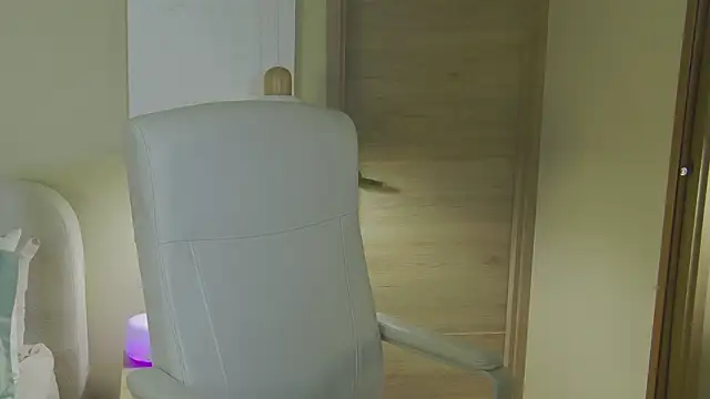 Snapshot of Alessia-miller_ chatting on 02/11/26, 11:10 Alessia-miller online show from 02/11/26, 11:10