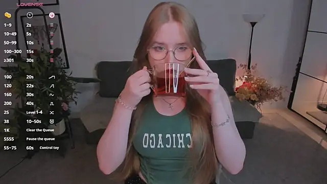 bonnie wright online show from 11/05/25, 03:34