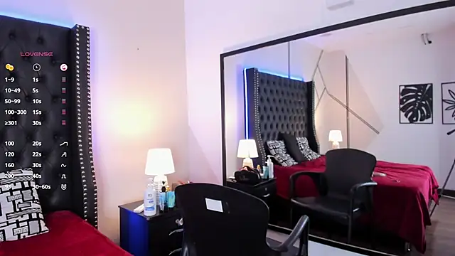 Snapshot of Iris_Thompson_ chatting on 03/15/25, 08:10 Iris Thompson online show from 03/15/25, 08:10