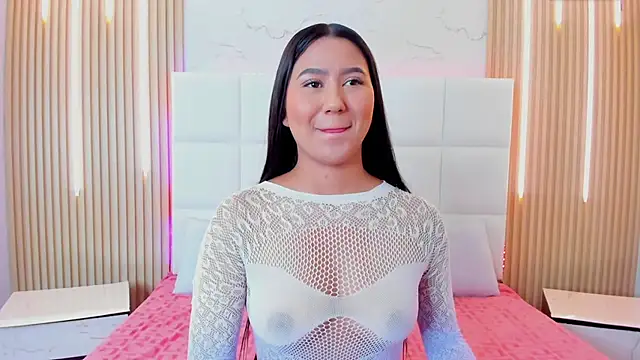 Snapshot of Iris_Thompson_ chatting on 10/19/25, 04:35 Iris Thompson online show from 10/19/25, 04:35