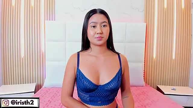 Snapshot of Iris_Thompson_ chatting on 10/25/25, 04:42 Iris Thompson online show from 10/25/25, 04:42