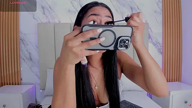 Iris Thompson  online show from 02/03/26, 03:37