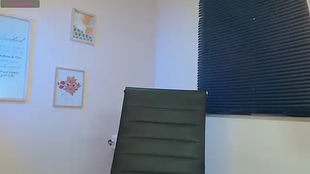 Snapshot of lucy_diiaz chatting on 01/10/25, 12:27 lucy diiaz online show from 01/10/25, 12:27