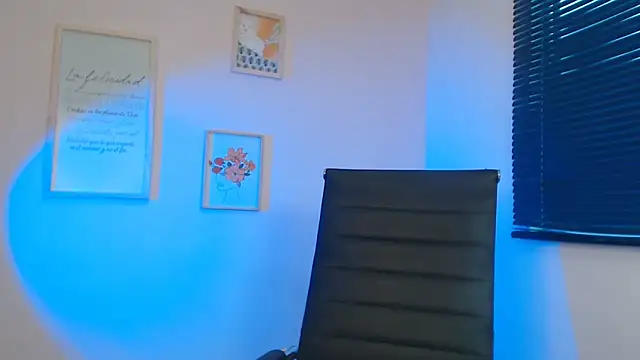 Snapshot of lucy_diiaz chatting on 01/21/25, 10:41 lucy diiaz online show from 01/21/25, 10:41