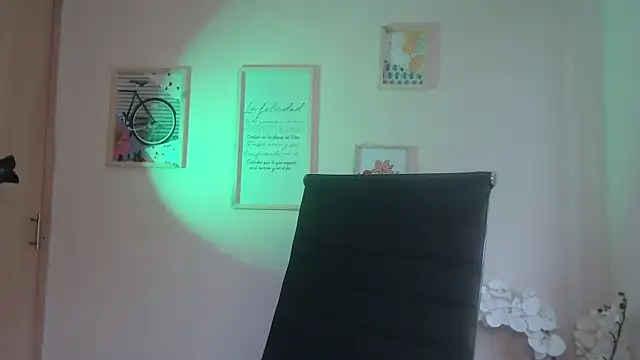 Snapshot of lucy_diiaz chatting on 02/09/25, 01:56 lucy diiaz online show from 02/09/25, 01:56