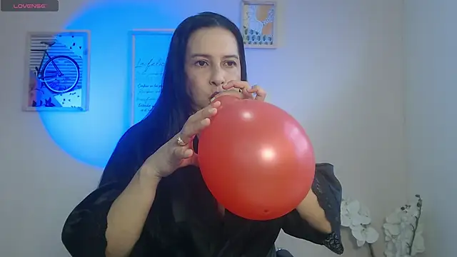 Snapshot of lucy_diiaz chatting on 02/14/25, 02:02 lucy diiaz online show from 02/14/25, 02:02