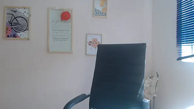 Snapshot of lucy_diiaz chatting on 03/03/25, 06:44 lucy diiaz online show from 03/03/25, 06:44