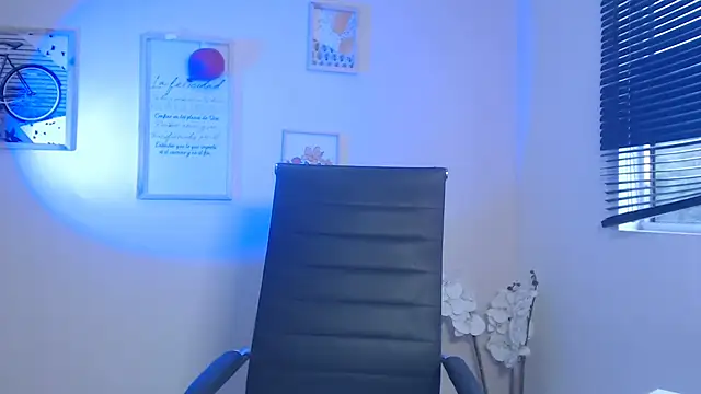 Snapshot of lucy_diiaz chatting on 03/04/25, 08:38 lucy diiaz online show from 03/04/25, 08:38