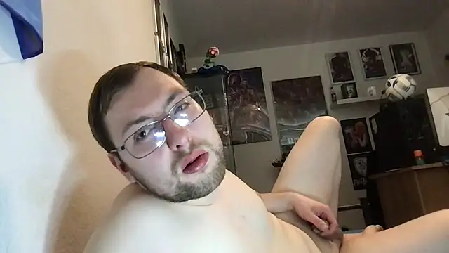 Snapshot of tipico0799 chatting on 03/02/25, 07:43 tipico0799 online show from 03/02/25, 07:43