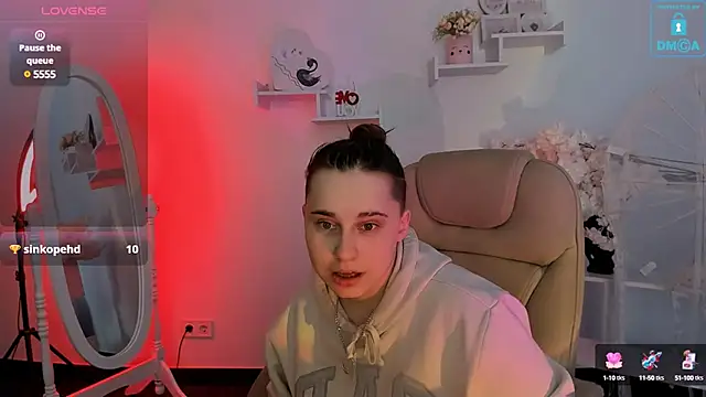 Dolly  Queen  online show from 02/08/25, 11:34