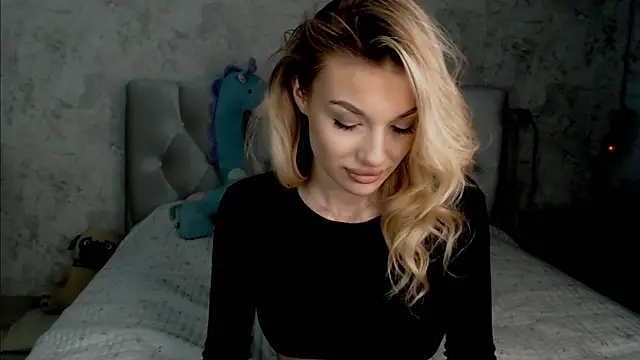 Snapshot of Ella_Milla chatting on 07/02/26, 12:55 Ella Milla online show from 07/02/26, 12:55